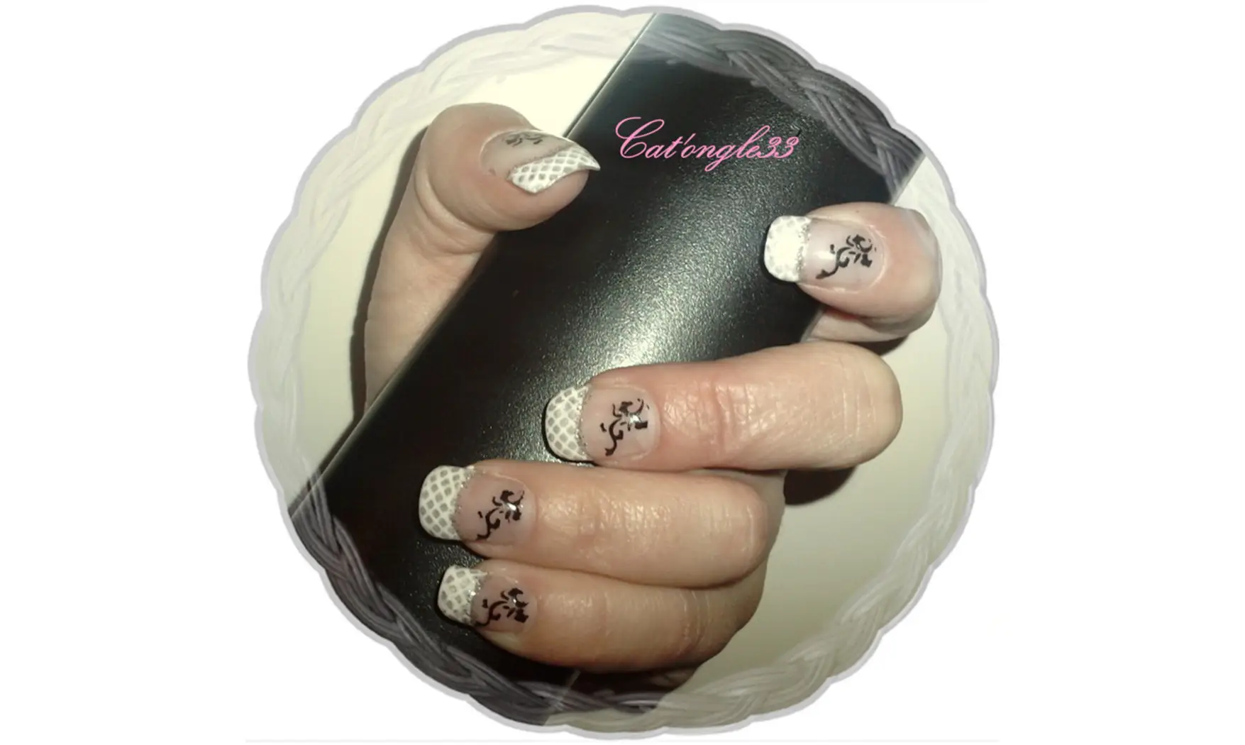 Plaque stamping M77 nail art