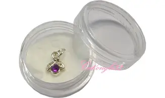 Piercing coccinelle violette nail art