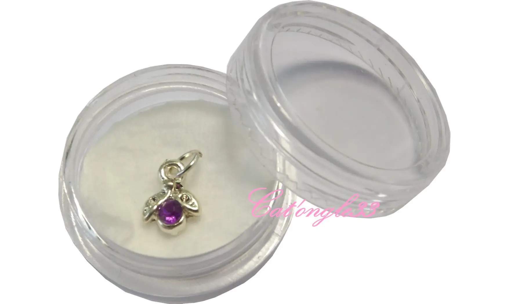 Piercing coccinelle violette nail art