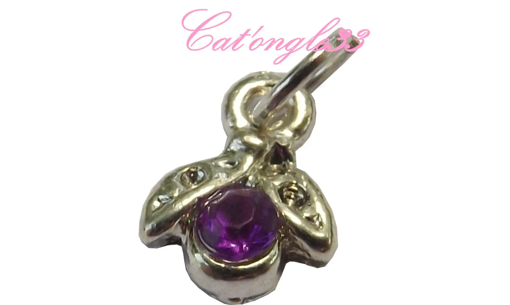 Piercing coccinelle violette nail art