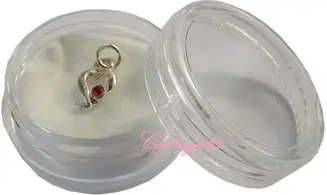 Piercing coeur rouge nail art
