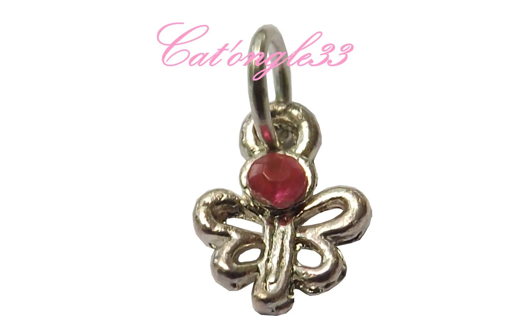 Piercing papillon rose nail art
