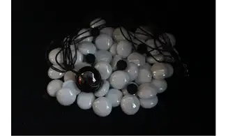 Modèle Mana bleu fil noir