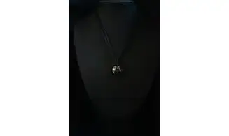 Modèle Mana bleu fil noir
