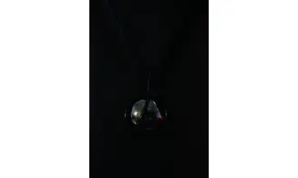Modèle Mana bleu fil noir