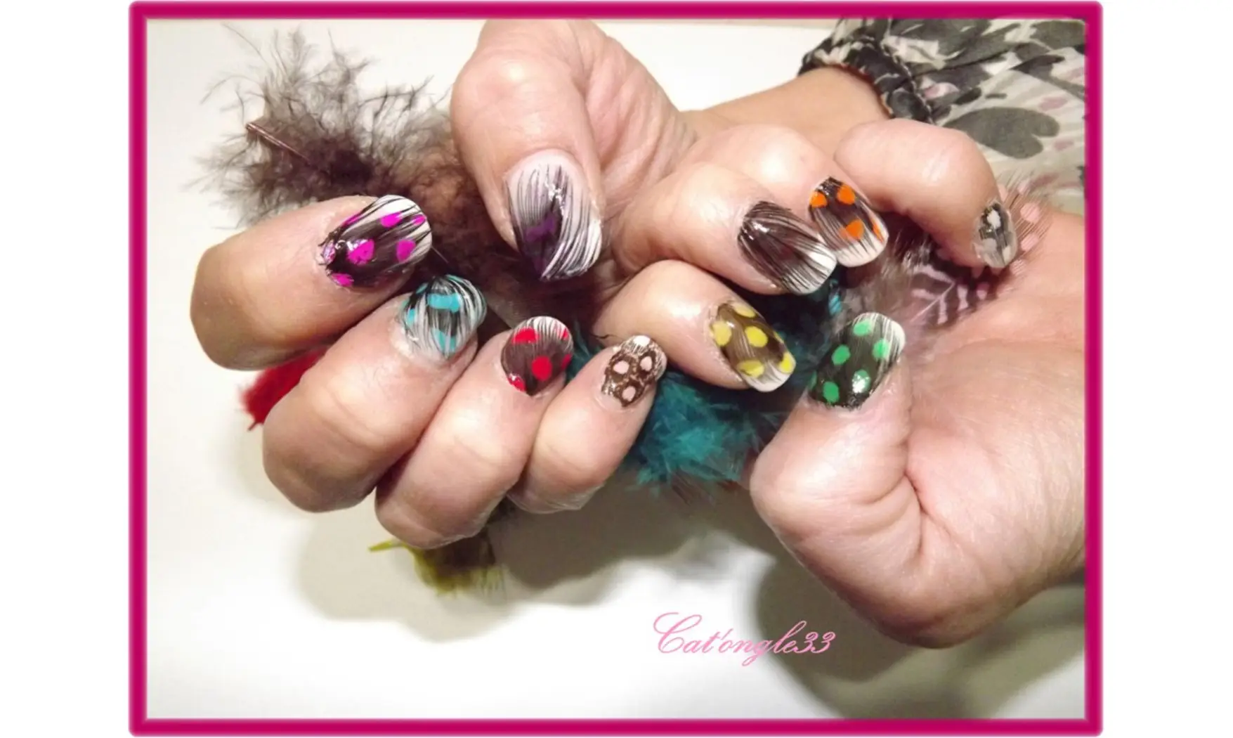 Plume rouge nail art