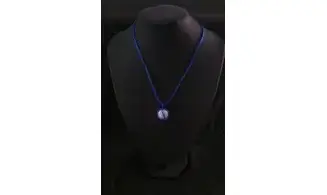 Modèle Mana blanc fil bleu