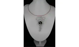 Modèle infinity argent pierre rouge