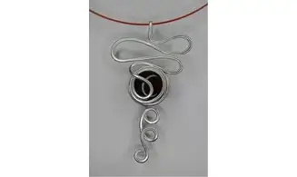 Modèle infinity argent pierre rouge