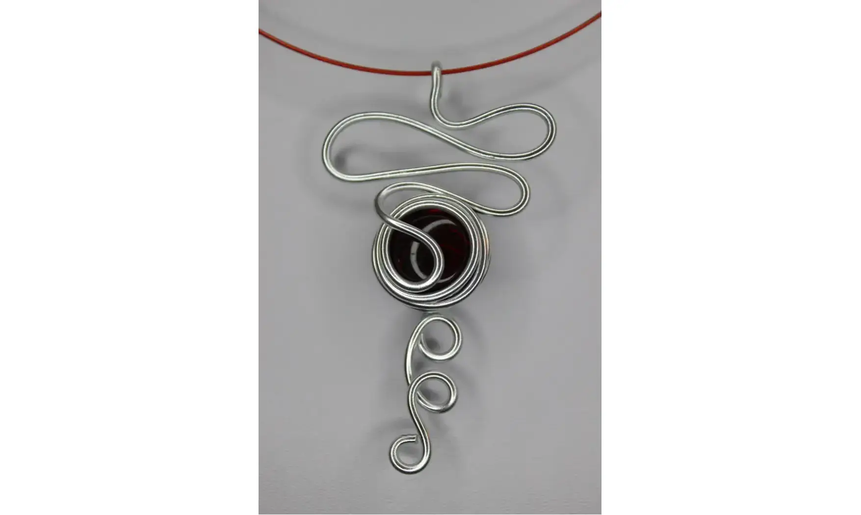 Modèle infinity argent pierre rouge