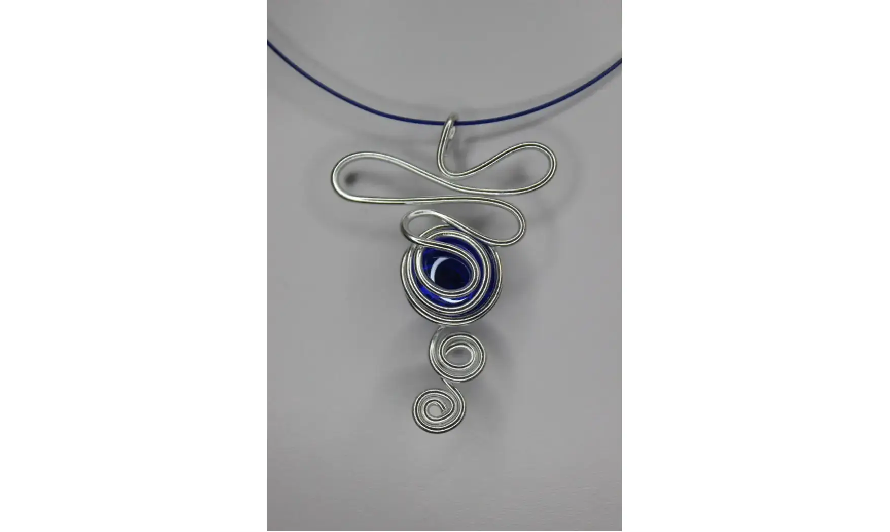 Modèle infinity argent pierre bleu
