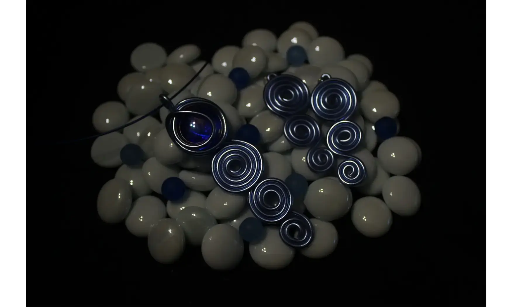 Triple spirales bleu pierre bleu