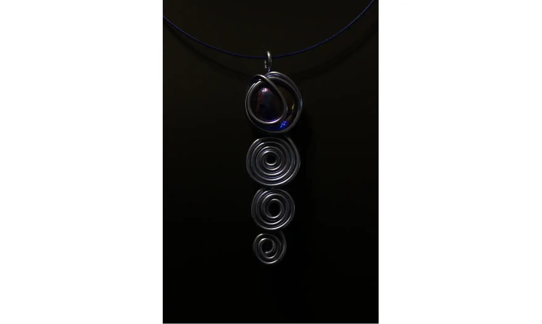 Triple spirales bleu pierre bleu
