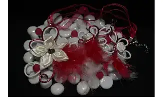 Double vrilles blanc fuchsia avec plumes