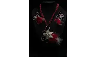 Double vrilles blanc fuchsia avec plumes