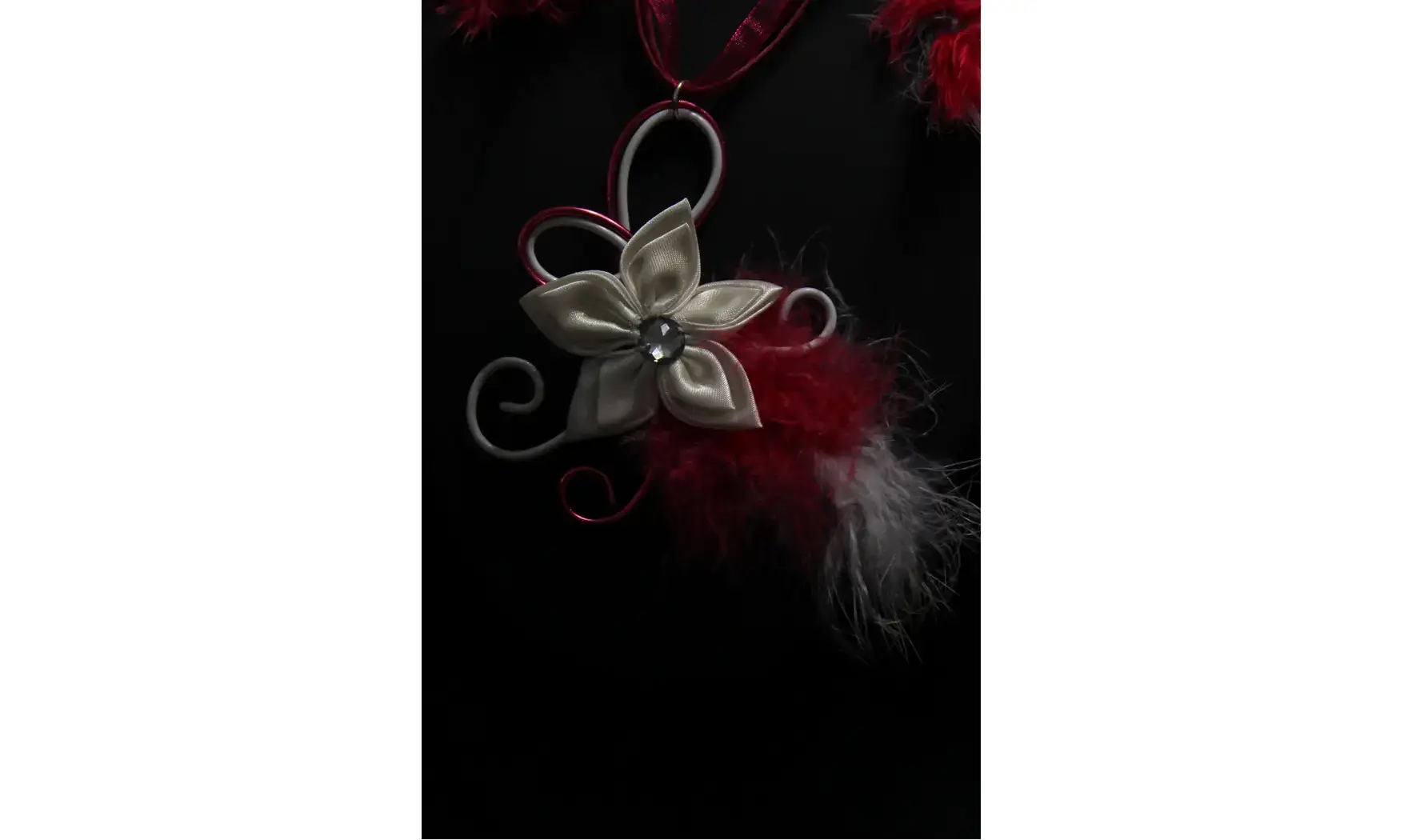 Double vrilles blanc fuchsia avec plumes
