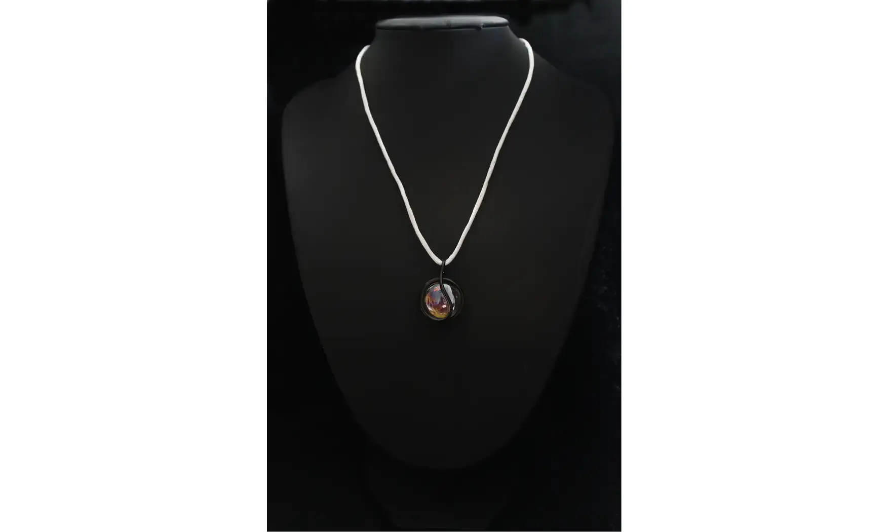 Modèle Mana transparent fil noir