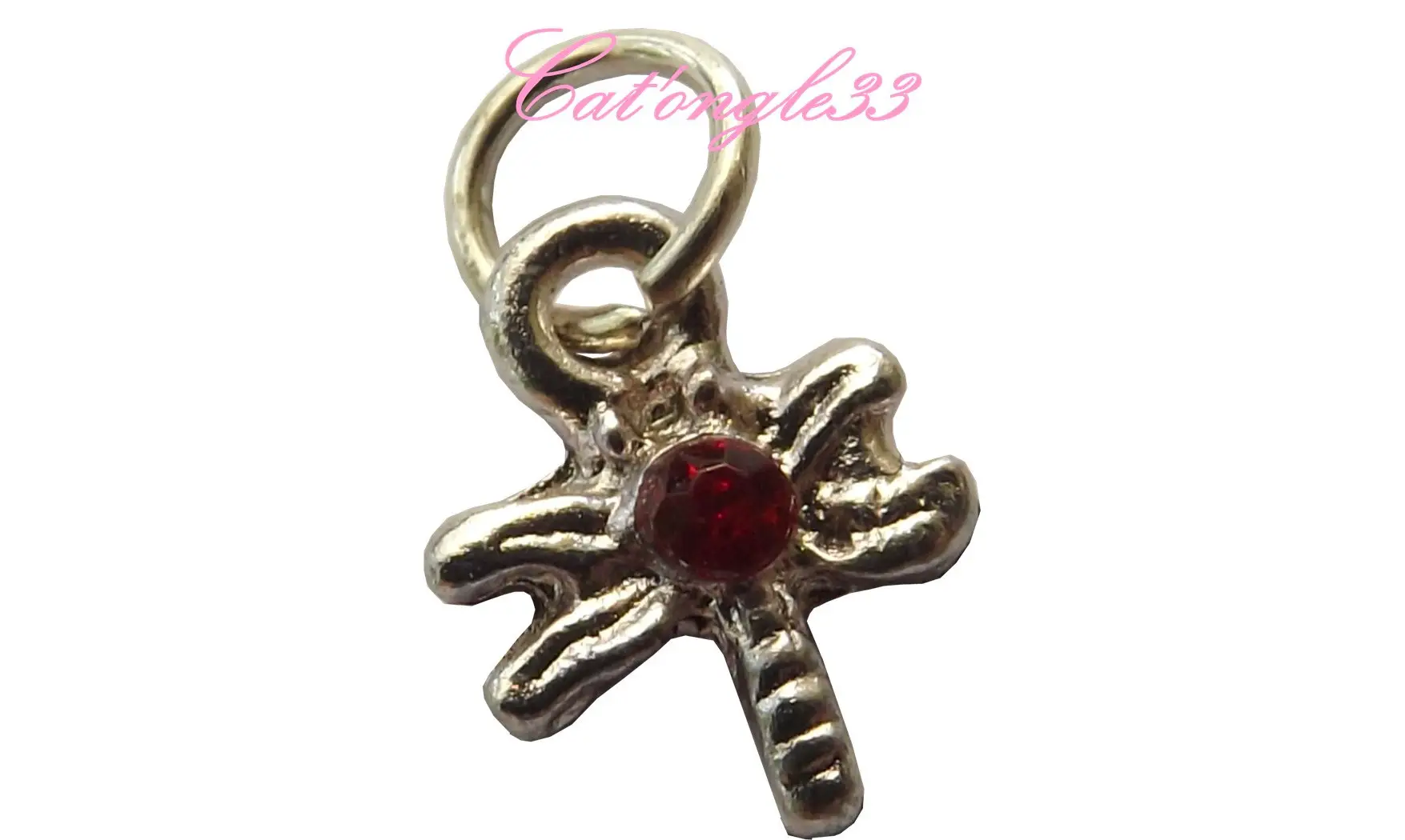 Piercing libellule rouge nail art