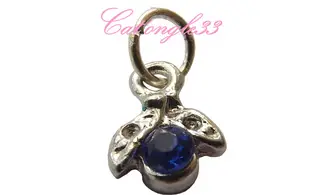 Piercing coccinelle bleu roi nail art