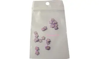 Sachet de fimo fleur parme blanche