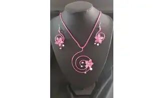 Vrilles fuchsia avec fleur