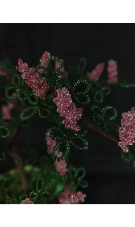 Marronnier en fleur avec poupée