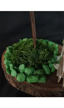 Marronnier en fleur avec poupée