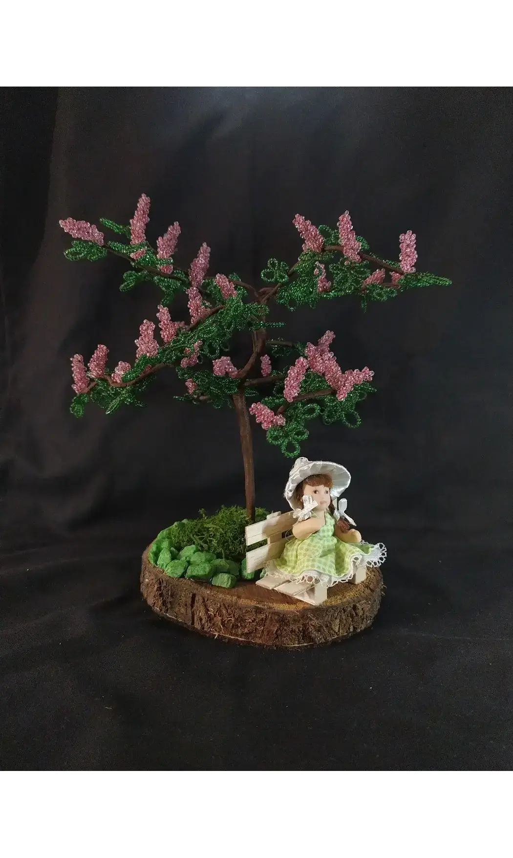 Marronnier en fleur avec poupée