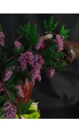 Pied de vigne avec petit oiseau