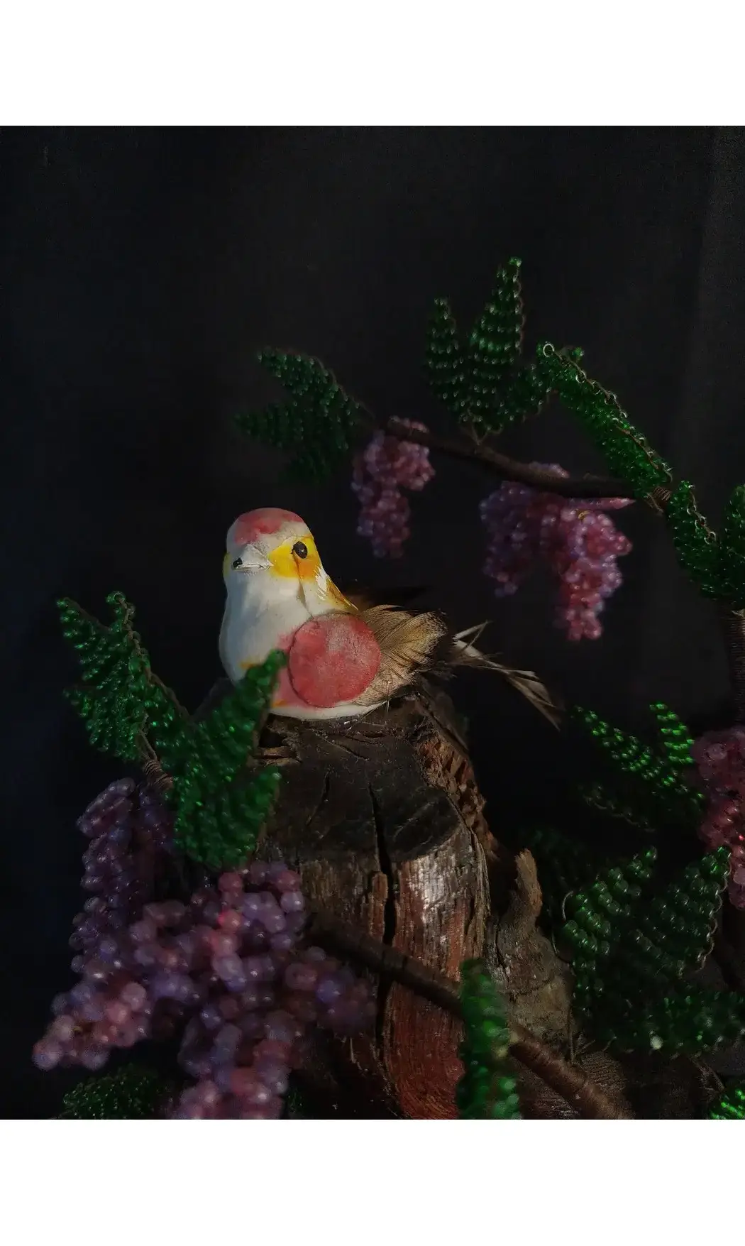 Pied de vigne avec petit oiseau