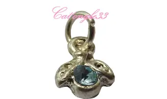 Piercing coccinelle bleu ciel nail art