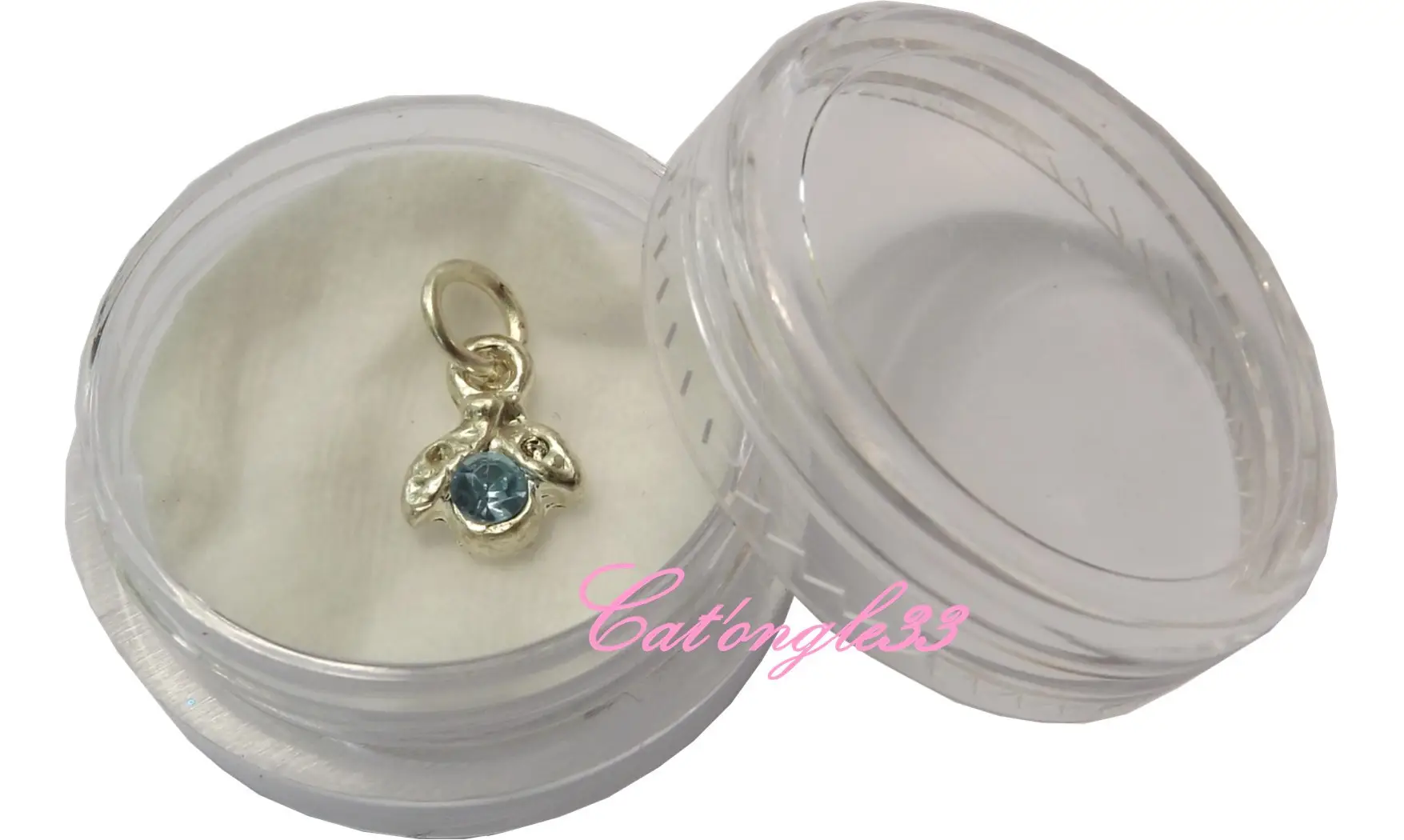 Piercing coccinelle bleu ciel nail art