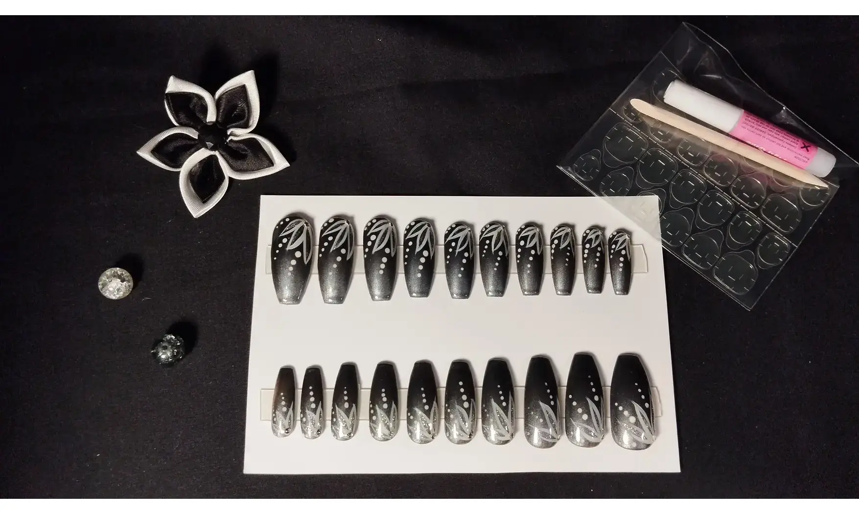 Press on Nails Fleurs blanche - Lot 20