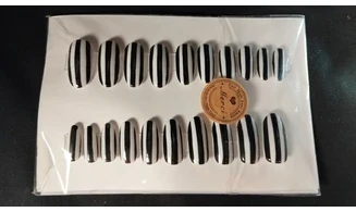 Press on Nails Beetlejuice - Lot 20