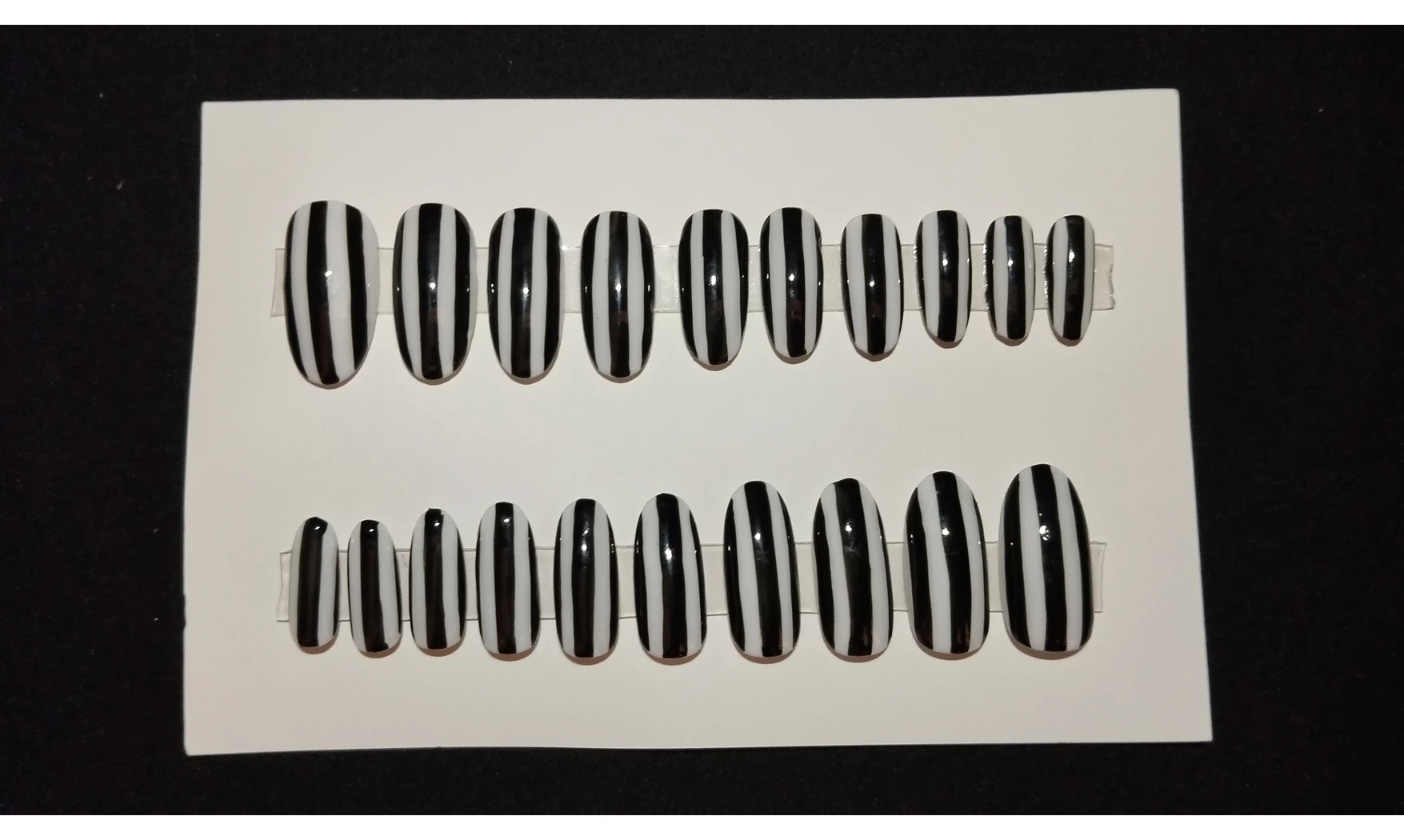 Press on Nails Beetlejuice - Lot 20