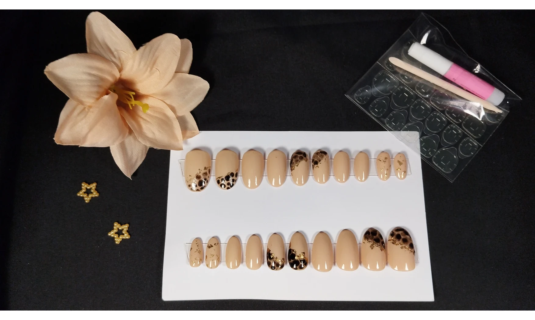 Press on Nails Nude Serpent - Lot 20