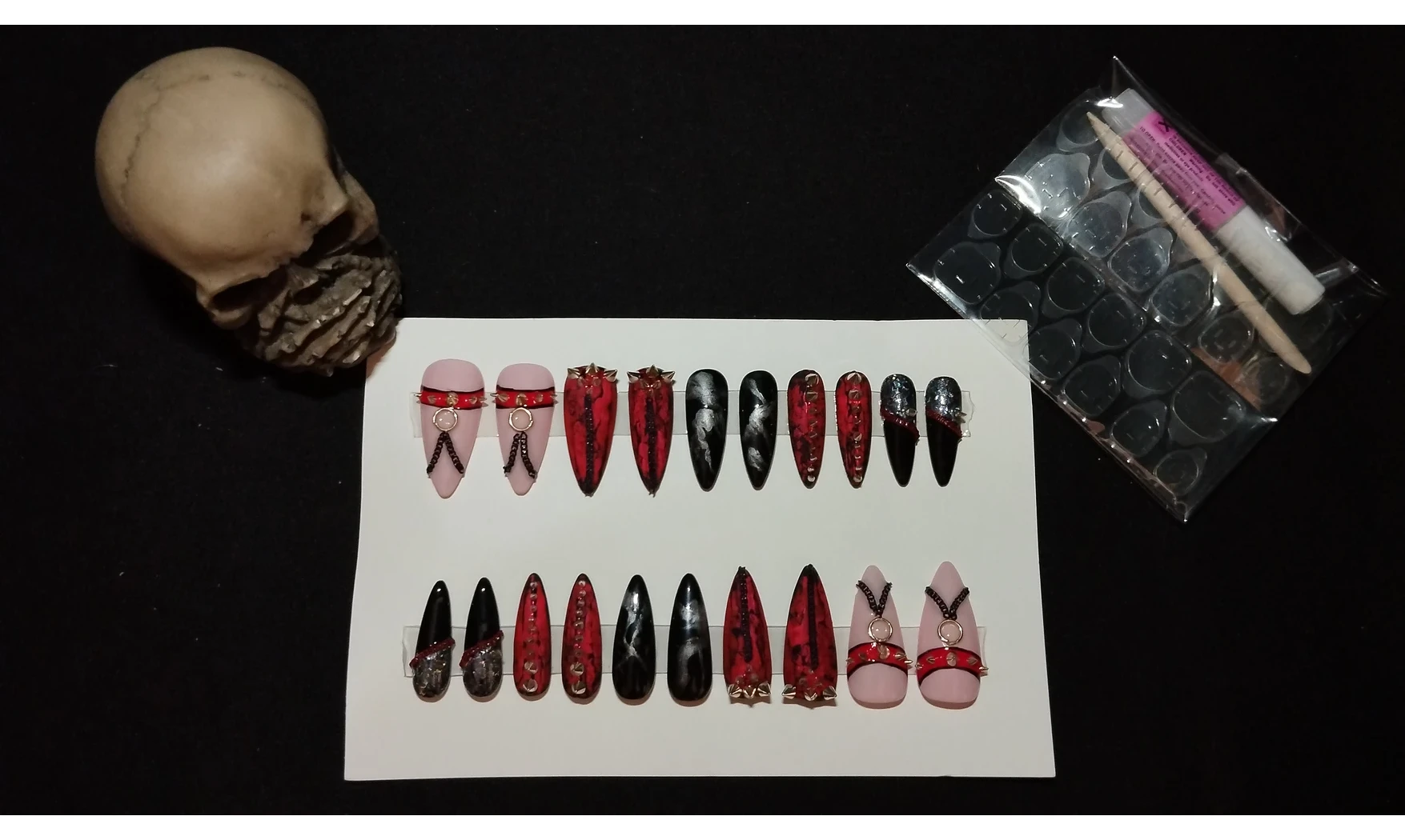 Press on Nails Spikes and chain - Lot 20